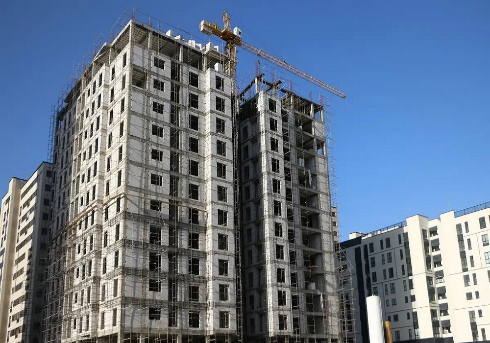 مسائل اقتصادی را طوری پیش ببرند تا طرح مسکن 25 متری اجرا شود