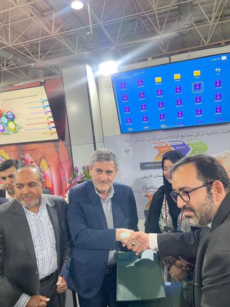 امضای قرارداد ایجاد بزرگترین مجموعه ی پتروشیمی تولید مایحتاج دارویی کشور در استان فارس