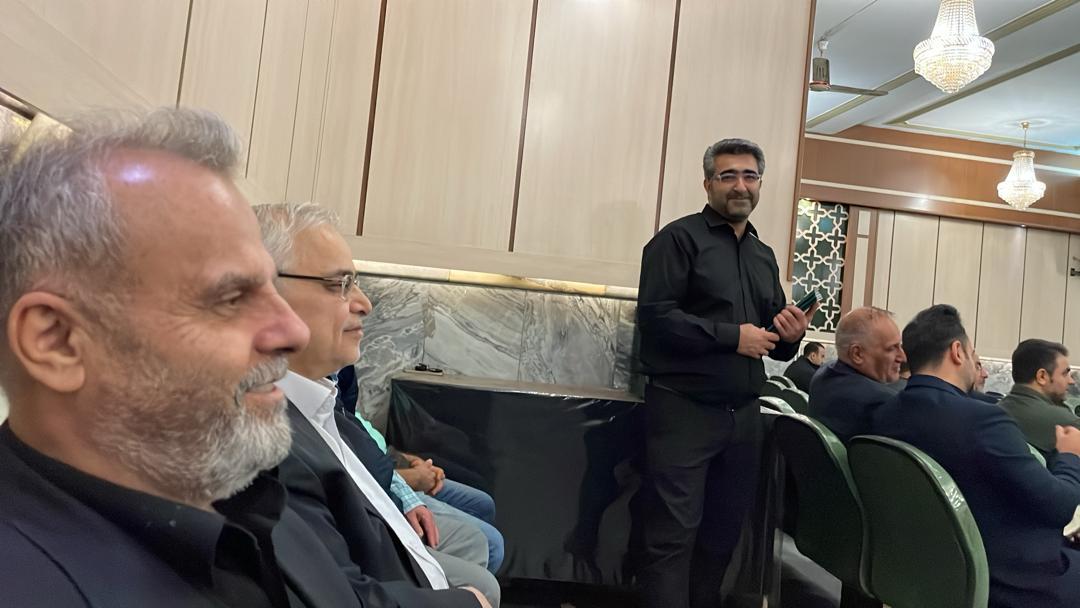 بدرود ای دغدغه دار توسعه ایران؛ همکاران و شاگردان دکتر رزاقی با او وداع کردند بدرود ای دغدغه دار توسعه ایران؛ همکاران و شاگردان دکتر رزاقی با او وداع کردند