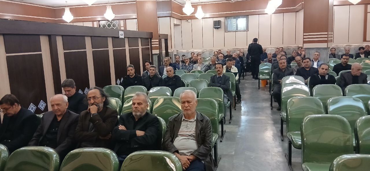 بدرود ای دغدغه دار توسعه ایران؛ همکاران و شاگردان دکتر رزاقی با او وداع کردند بدرود ای دغدغه دار توسعه ایران؛ همکاران و شاگردان دکتر رزاقی با او وداع کردند