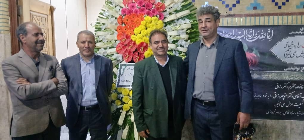 بدرود ای دغدغه دار توسعه ایران؛ همکاران و شاگردان دکتر رزاقی با او وداع کردند بدرود ای دغدغه دار توسعه ایران؛ همکاران و شاگردان دکتر رزاقی با او وداع کردند